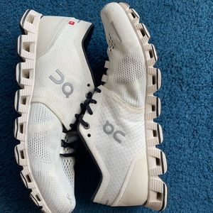 On Cloud Running Cloud X sneakers